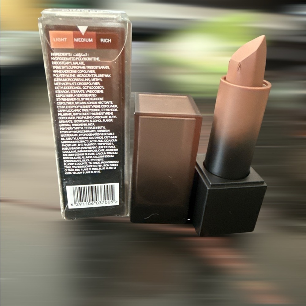HUDA BEAUTY Bossy Browns Goal Digger Lipstick - Picture 2 of 5